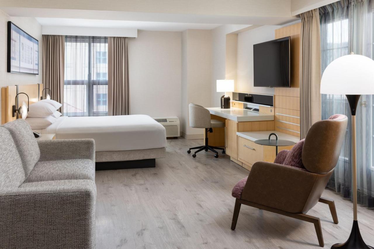 Delta Hotels By Marriott Grand Okanagan Resort Kelowna Esterno foto