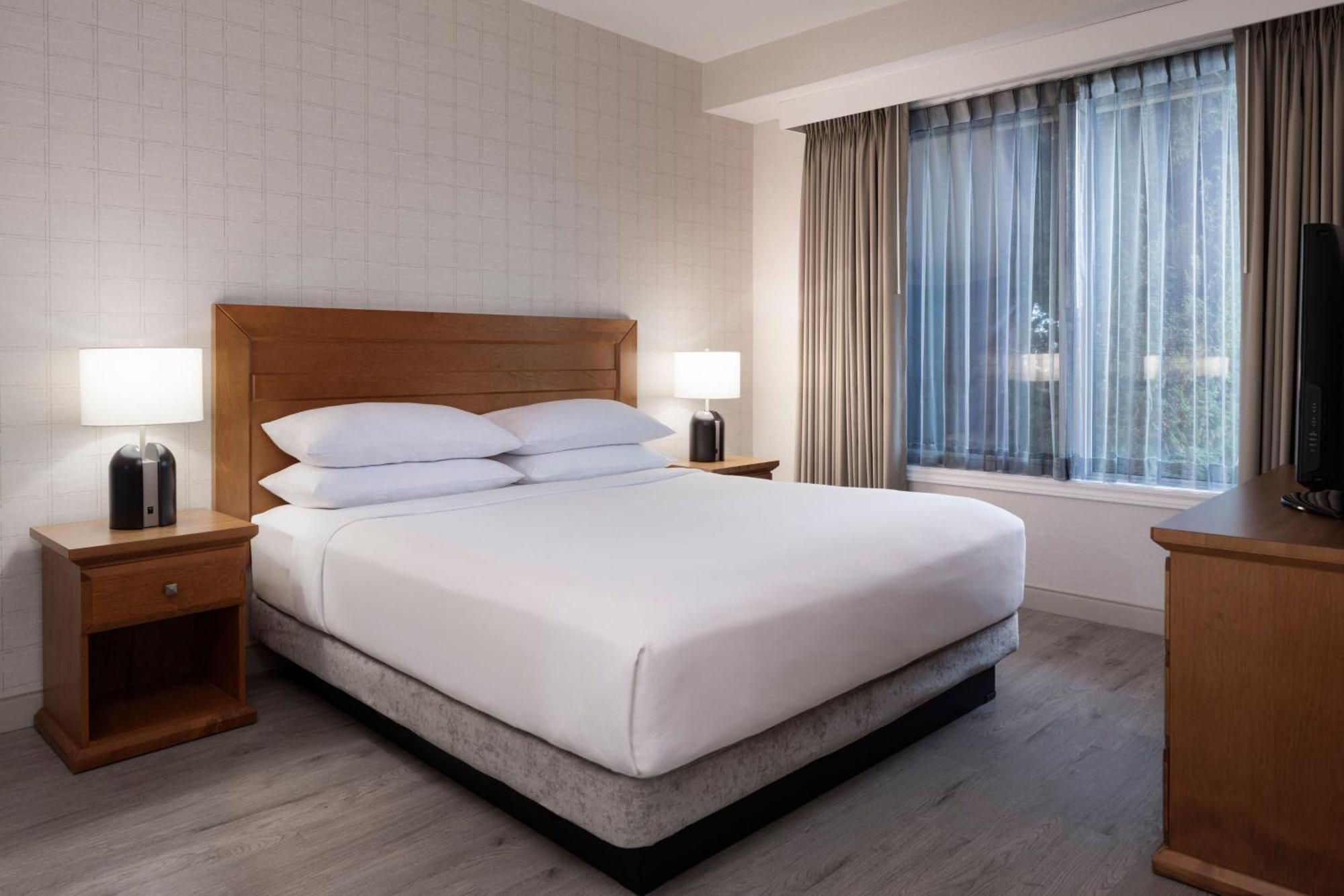 Delta Hotels By Marriott Grand Okanagan Resort Kelowna Esterno foto